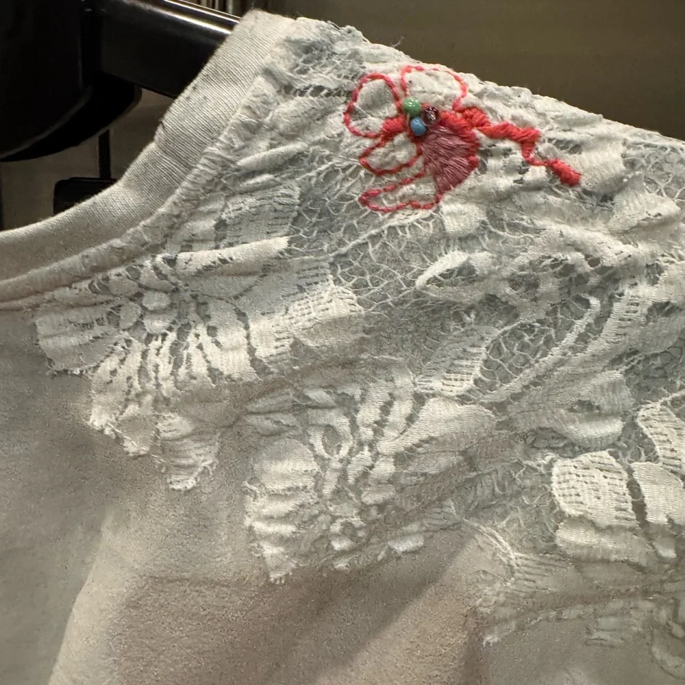 Aratta Silent Journey Light Green Floral Blouse w/Lace and Embroidery - Picture 7 of 9